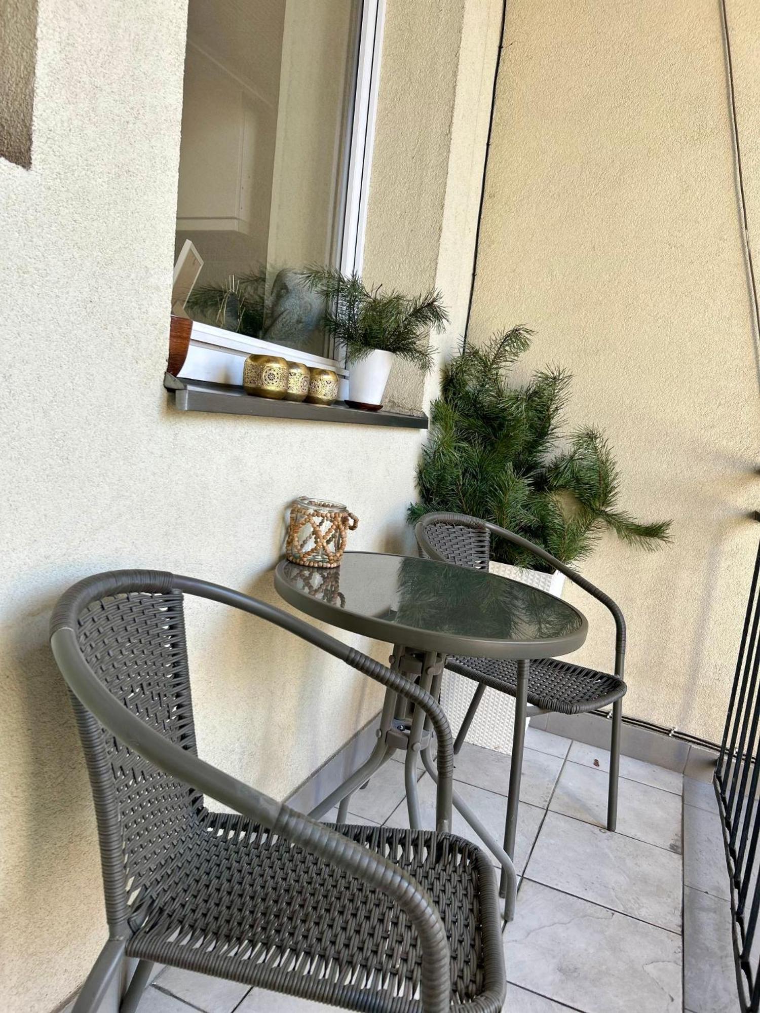 Vintage Senacka 9/7 Apartment