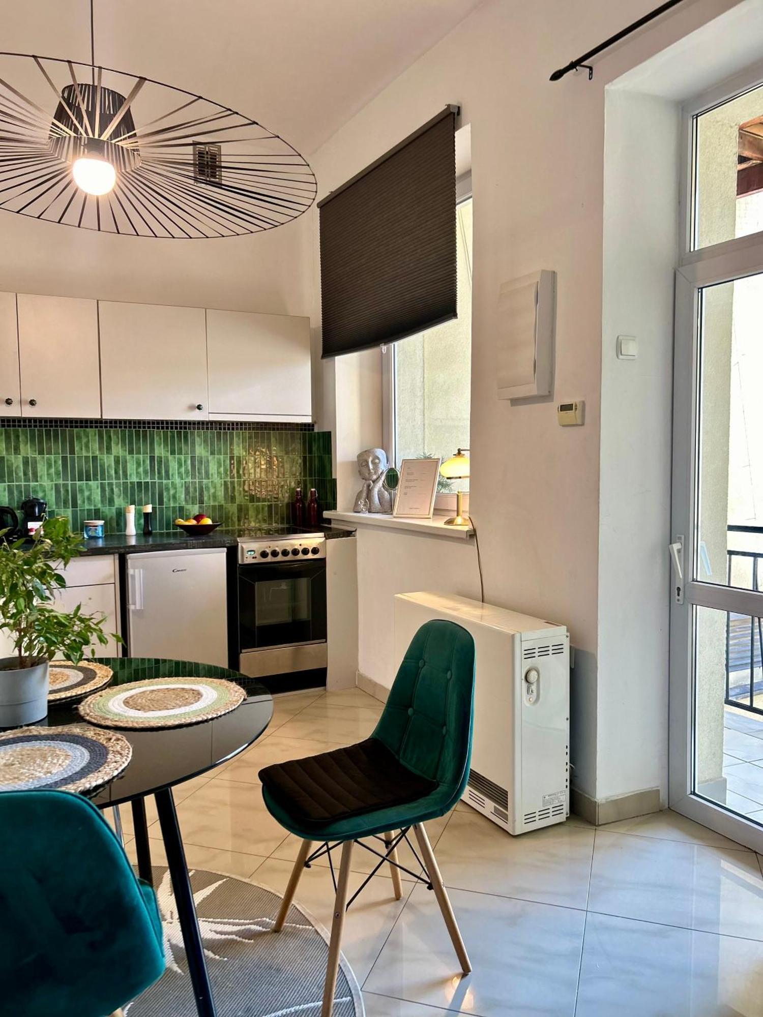 Vintage Senacka 9/7 Apartment *